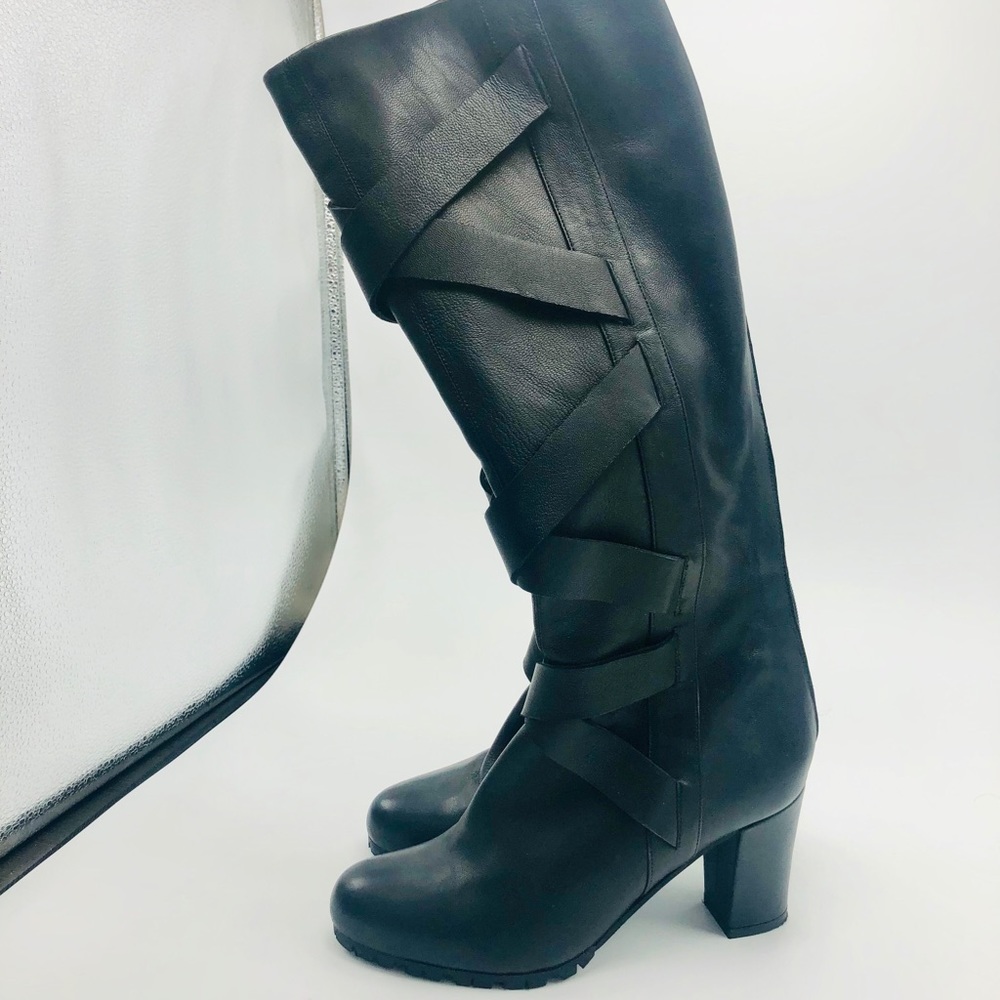 Knee-high leather VIBRAM boots -new